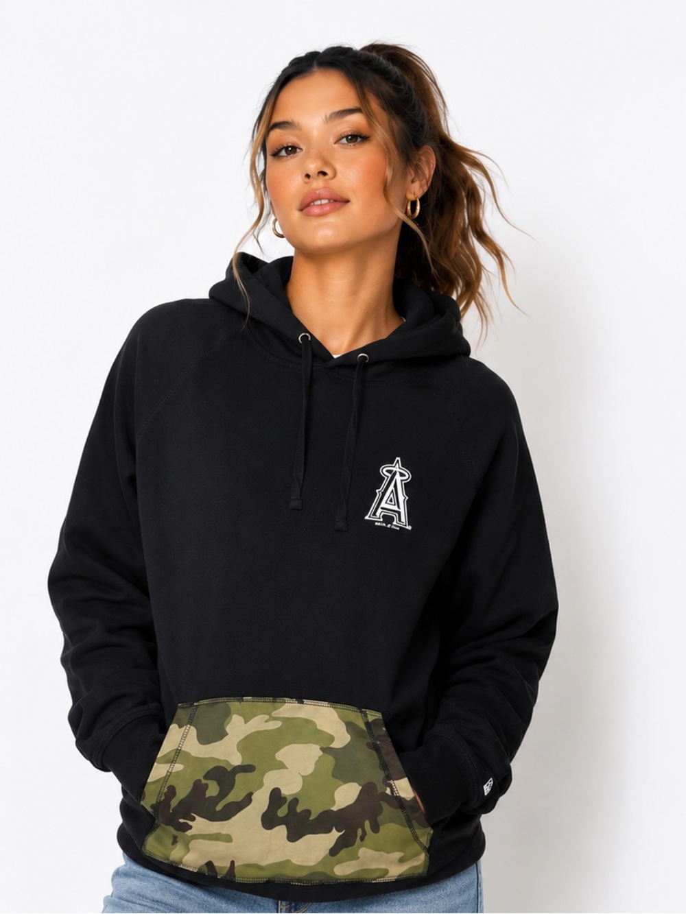 NWT Women’s Los Angeles Angels Black Camo Hooded Sweatshirt Baseball MLB Sz XL - Picture 1 of 11